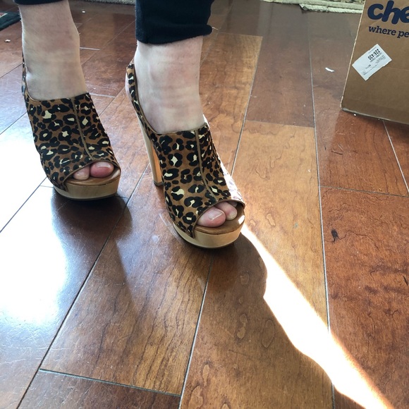 Via Spiga Leopard Suede Platform Sandals - Picture 6 of 7